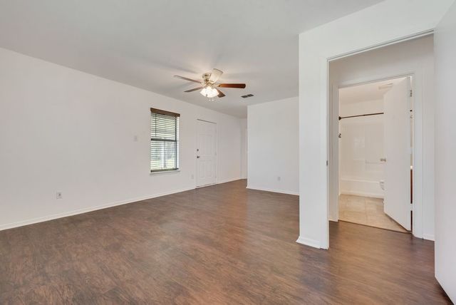 301 Lipscomb Street, Cleburne, TX 76031