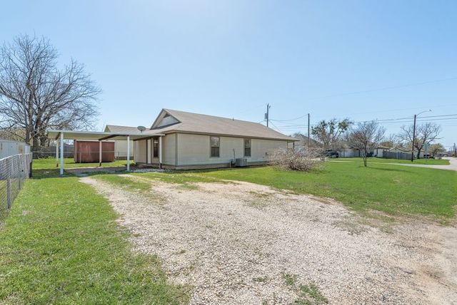 301 Lipscomb Street, Cleburne, TX 76031