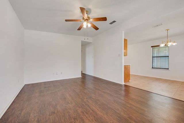 301 Lipscomb Street, Cleburne, TX 76031