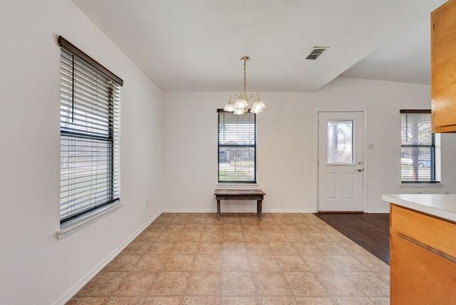 301 Lipscomb Street, Cleburne, TX 76031