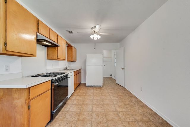 301 Lipscomb Street, Cleburne, TX 76031