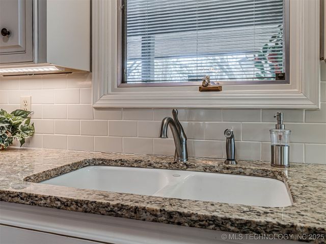 1201 Dogwood Court, Bartlesville, OK 74006