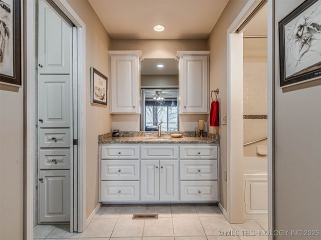 1201 Dogwood Court, Bartlesville, OK 74006