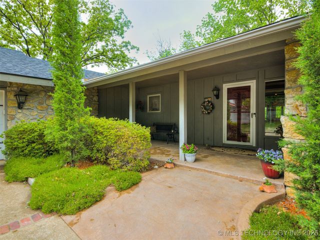 1201 Dogwood Court, Bartlesville, OK 74006