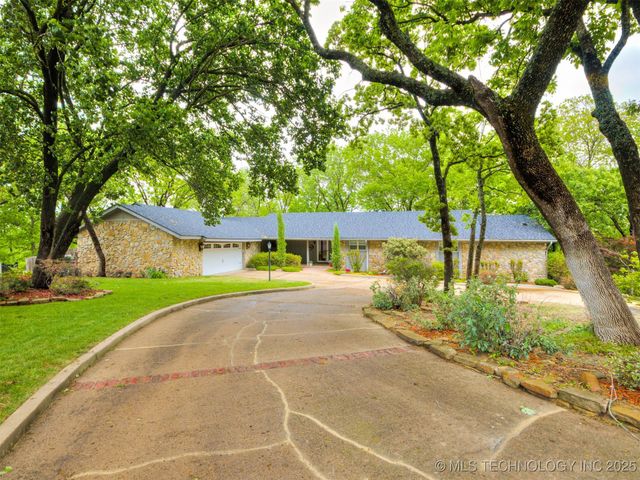 1201 Dogwood Court, Bartlesville, OK 74006