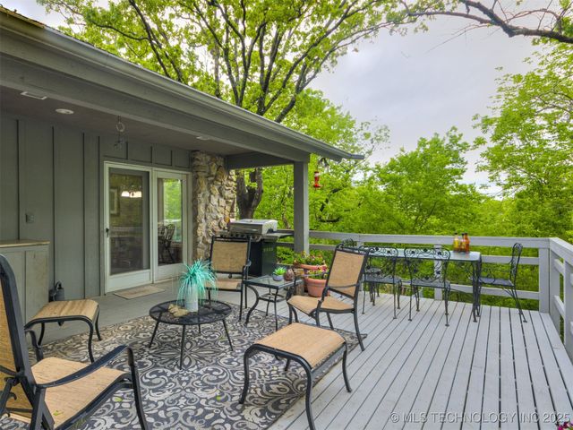 1201 Dogwood Court, Bartlesville, OK 74006