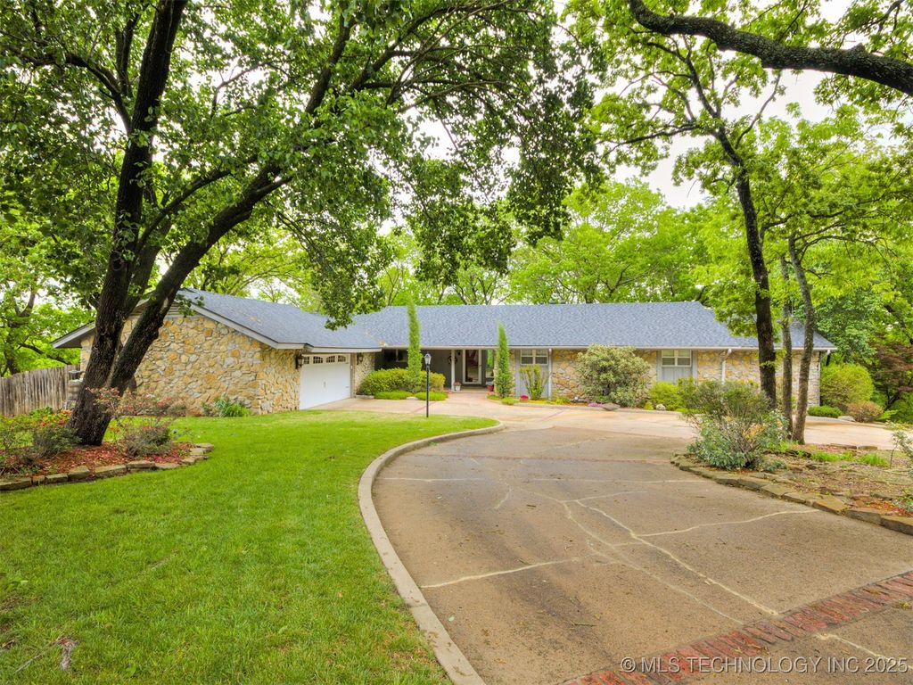 1201 Dogwood Court, Bartlesville, OK 74006