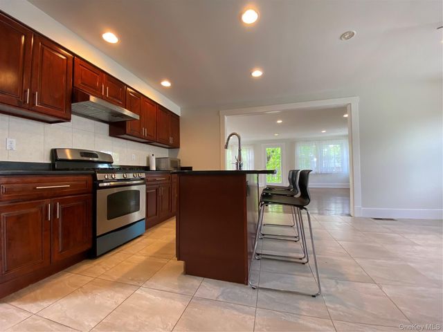27 Grand Boulevard A, Scarsdale, NY 10583