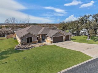 2068 Pirtle DR, Salado, TX 76571