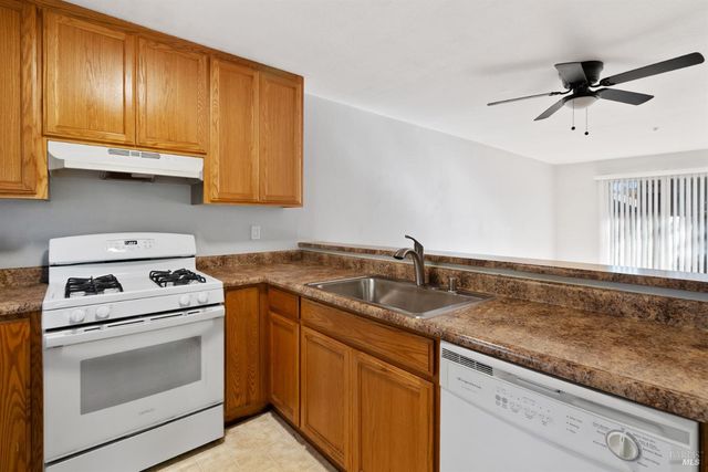 7651 Camino Colegio, Rohnert Park, CA 94928