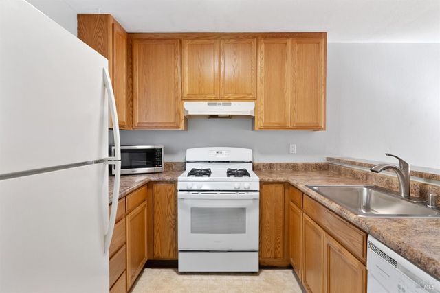 7651 Camino Colegio, Rohnert Park, CA 94928