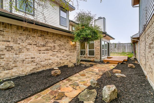 2106 Avignon Drive, Carrollton, TX 75007