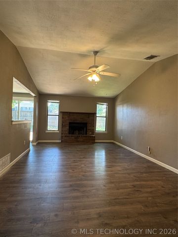 1809 W Galveston Street, Broken Arrow, OK 74012
