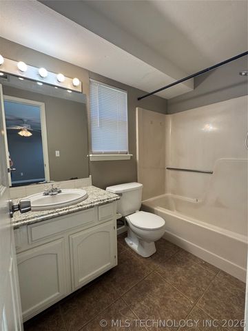 1809 W Galveston Street, Broken Arrow, OK 74012