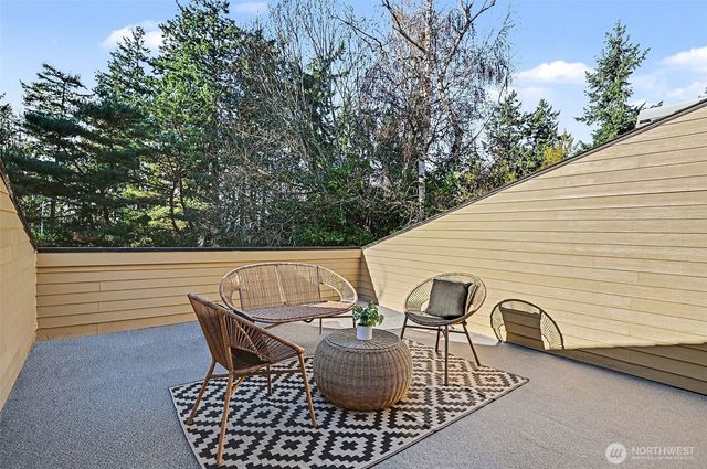 6560 W Mercer Way, Mercer Island, WA 98040