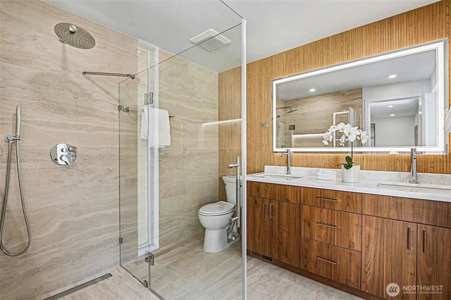 6560 W Mercer Way, Mercer Island, WA 98040