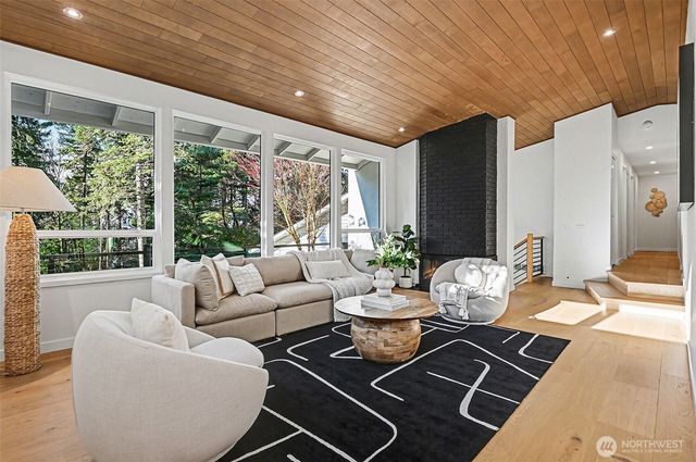 6560 W Mercer Way, Mercer Island, WA 98040