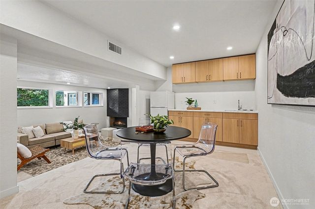 6560 W Mercer Way, Mercer Island, WA 98040