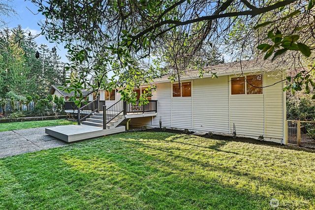 6560 W Mercer Way, Mercer Island, WA 98040