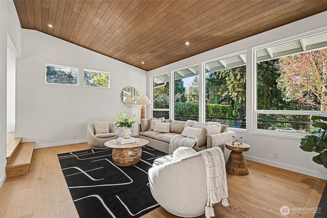 6560 W Mercer Way, Mercer Island, WA 98040