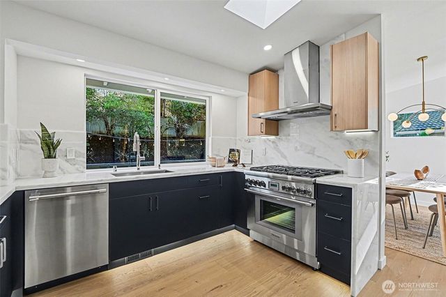 6560 W Mercer Way, Mercer Island, WA 98040