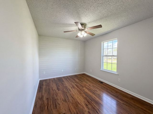 2310 Forrest Fields Dr, Chapel Hill, TN 37034
