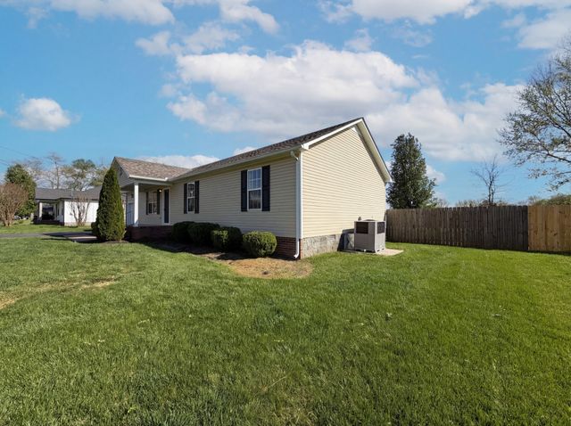 2310 Forrest Fields Dr, Chapel Hill, TN 37034