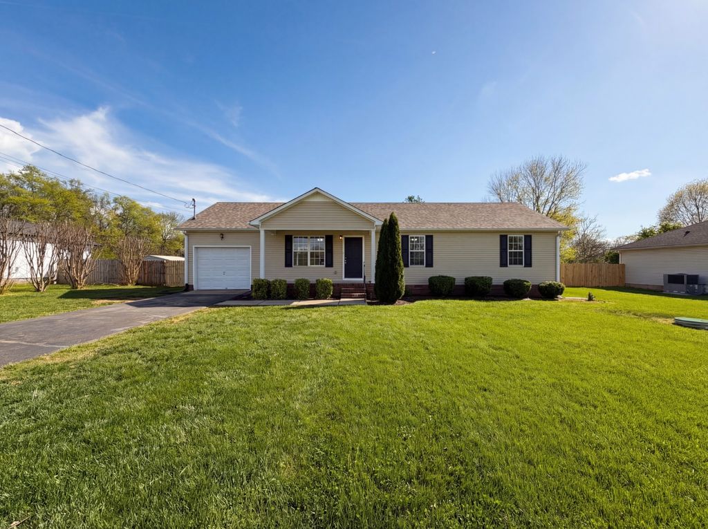 2310 Forrest Fields Dr, Chapel Hill, TN 37034