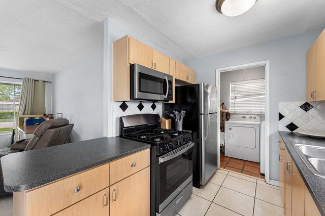 5543 SW 7th Street, Margate, FL 33068