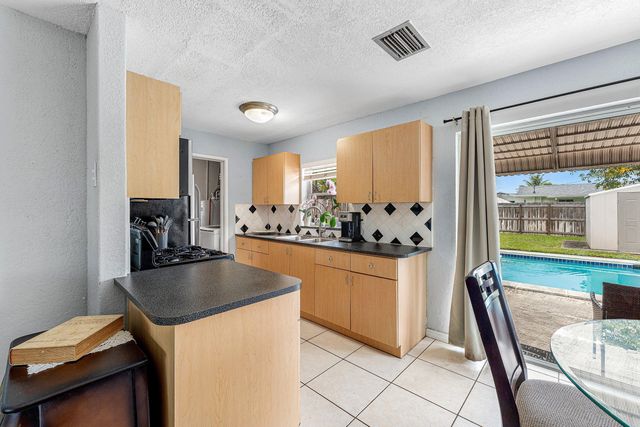 5543 SW 7th Street, Margate, FL 33068