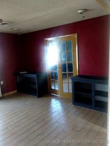 1035 N 89th East Avenue, Tulsa, OK 74115