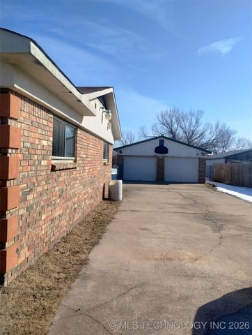 1035 N 89th East Avenue, Tulsa, OK 74115