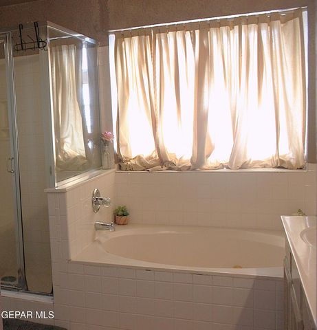 2021 SUN COUNTRY Drive, El Paso, TX 79938