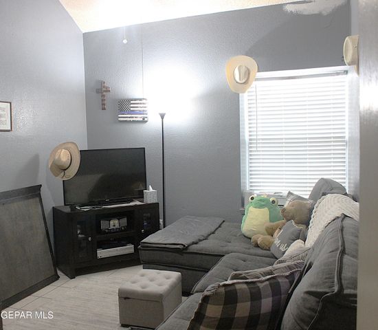2021 SUN COUNTRY Drive, El Paso, TX 79938