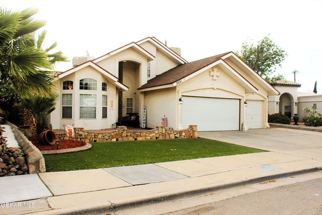 2021 SUN COUNTRY Drive, El Paso, TX 79938