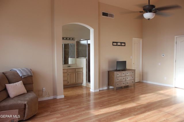 2021 SUN COUNTRY Drive, El Paso, TX 79938