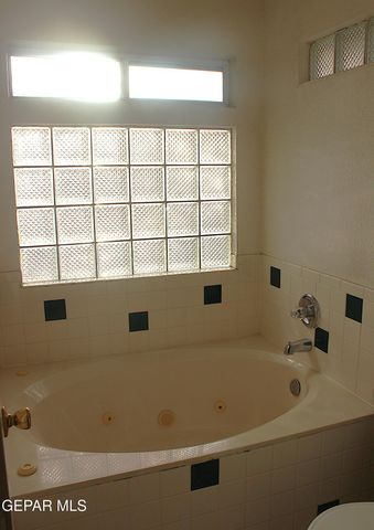 2021 SUN COUNTRY Drive, El Paso, TX 79938