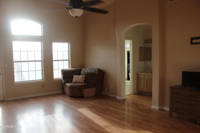 2021 SUN COUNTRY Drive, El Paso, TX 79938
