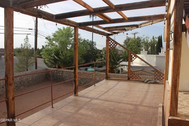 2021 SUN COUNTRY Drive, El Paso, TX 79938