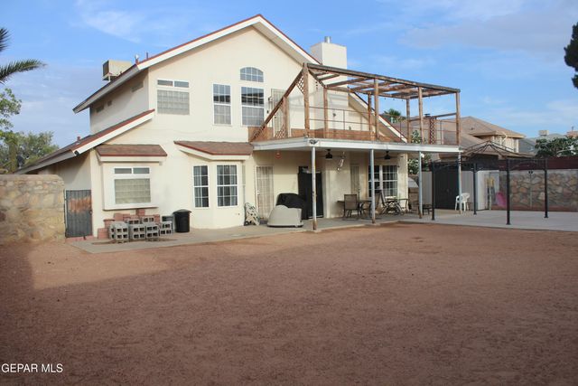 2021 SUN COUNTRY Drive, El Paso, TX 79938
