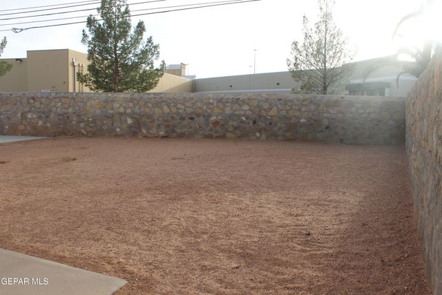 2021 SUN COUNTRY Drive, El Paso, TX 79938