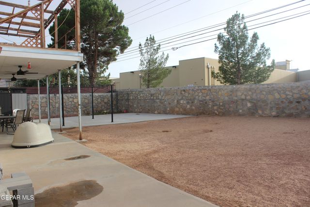 2021 SUN COUNTRY Drive, El Paso, TX 79938