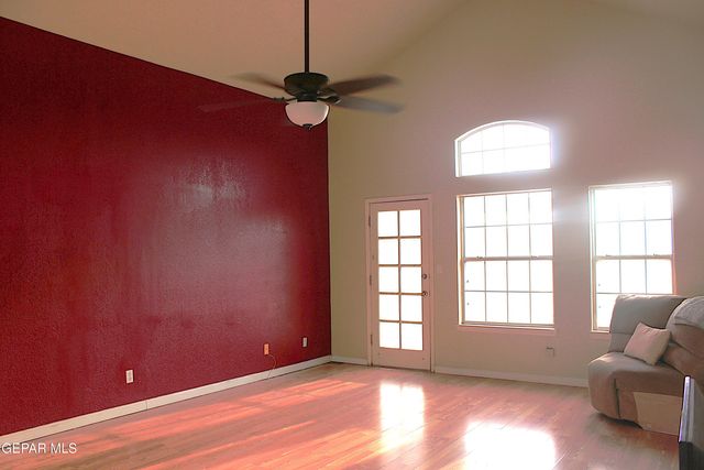 2021 SUN COUNTRY Drive, El Paso, TX 79938
