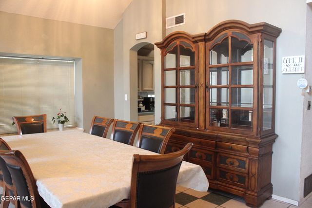 2021 SUN COUNTRY Drive, El Paso, TX 79938