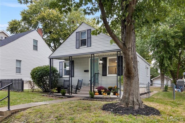 924 N Benton Avenue, St Charles, MO 63301