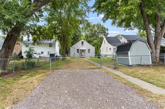 924 N Benton Avenue, St Charles, MO 63301
