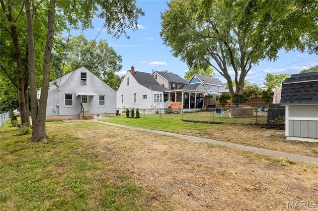 924 N Benton Avenue, St Charles, MO 63301