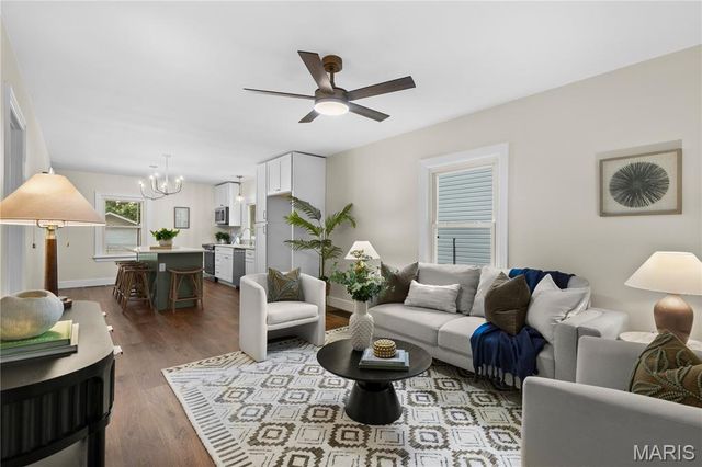 924 N Benton Avenue, St Charles, MO 63301