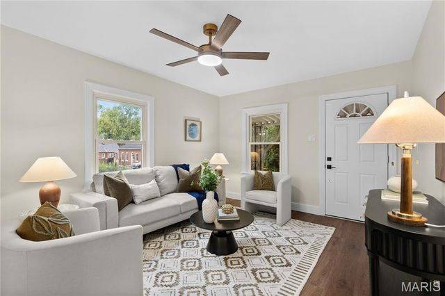 924 N Benton Avenue, St Charles, MO 63301