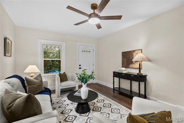 924 N Benton Avenue, St Charles, MO 63301